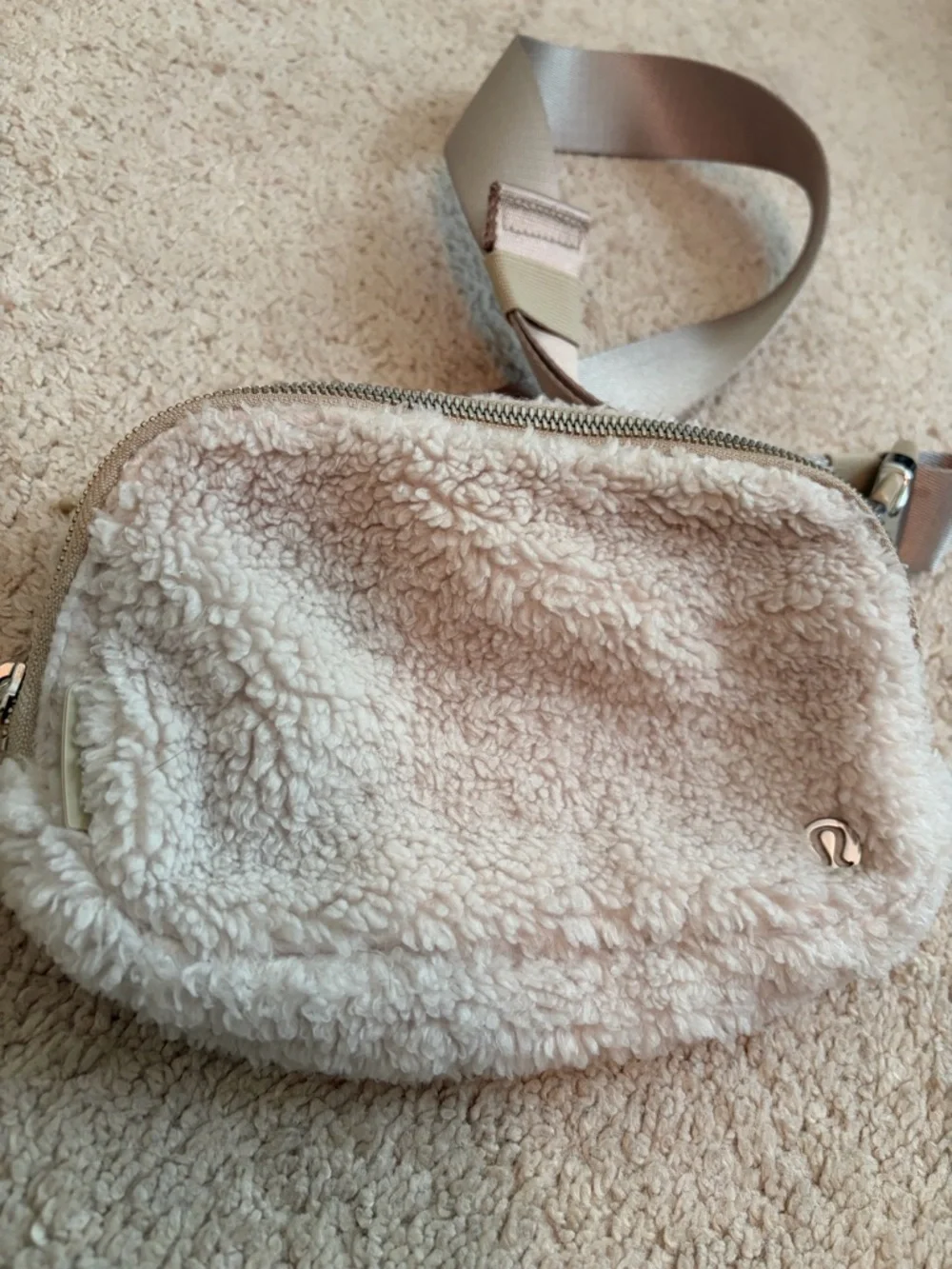 Lululemon Sherpa Crossbody Beige Cream Belt Bag‎ 8x6" Fanny Pack - Picture 2 of 8